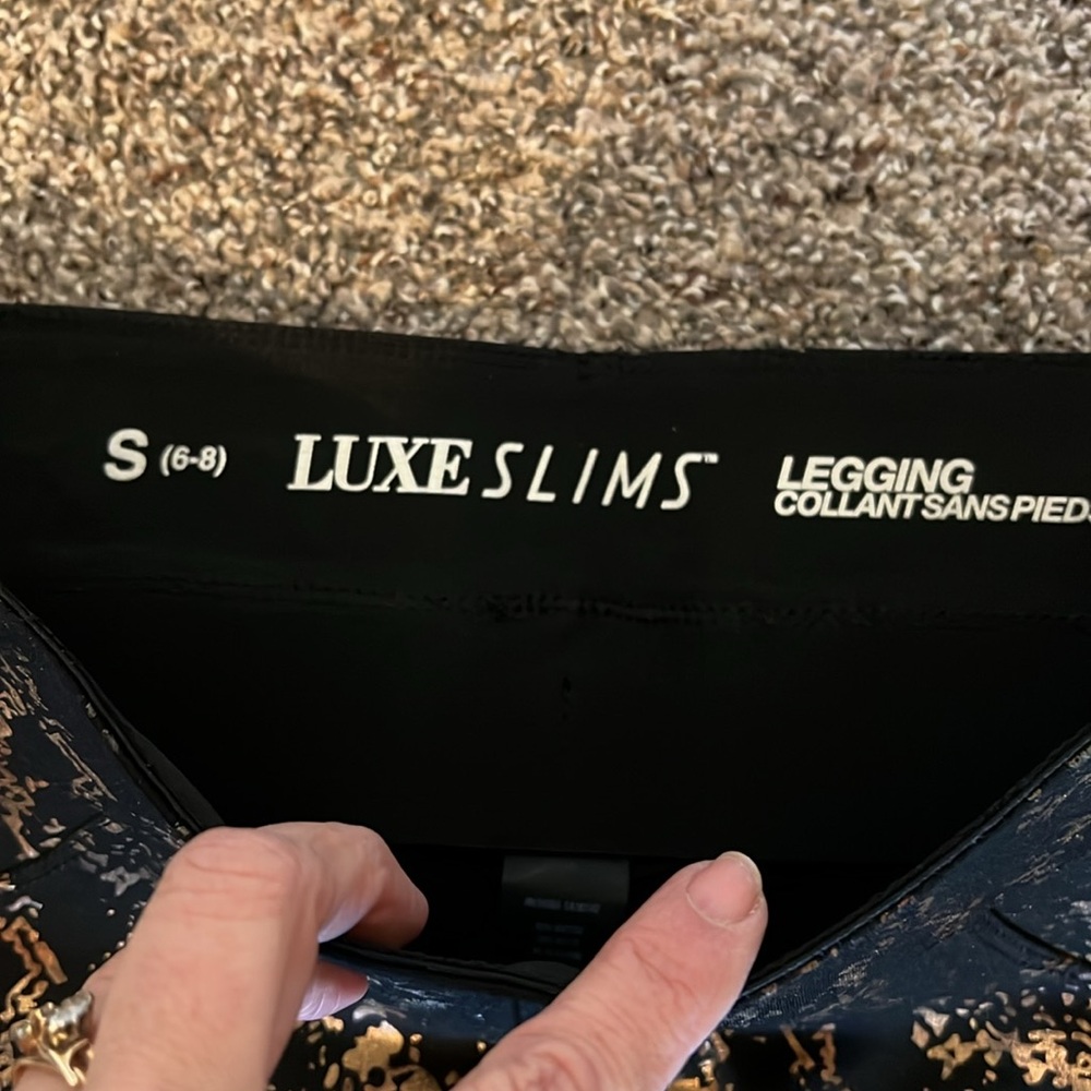 NEW Womenโs Luxe Nygard Slims Black Gold Leggings Slimcurve Technology Small - Picture 8 of 9